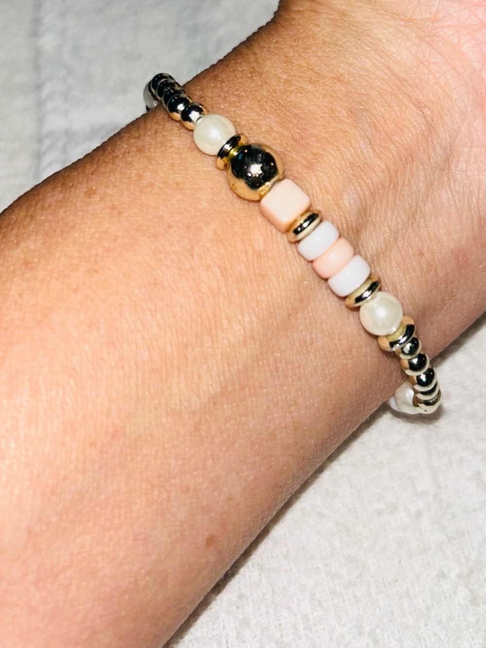 Delicate Pink & White Beaded Women's Bracelet - Picture 3 of 5